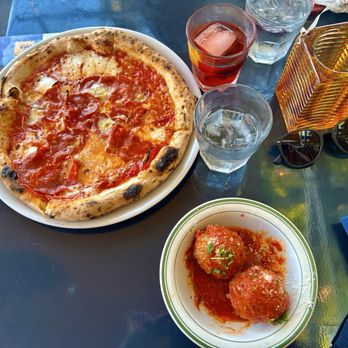Ugo - The Piccante pizza comes with spicy salami , not pepperoni. This changes the taste a bit, expected more kick. - Cafes Near Me - Redondo Beach, California Ugo - The Piccante pizza comes with spicy salami , not pepperoni. This changes the taste a bit, expected more kick. - Cafes Near Me - Redondo Beach, California