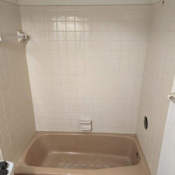 Dr.Resurface - Another before photo of the tub - Painters Near Me
