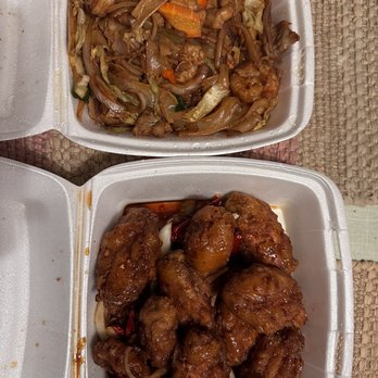 3 Star Restaurant - Spicy garlic chicken wings and the house special chow fun - Filipino Near Me - Vallejo, California 3 Star Restaurant - Spicy garlic chicken wings and the house special chow fun - Filipino Near Me - Vallejo, California
