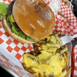 Michael's Burgers & More - Cheeseburger and chilli cheese fries