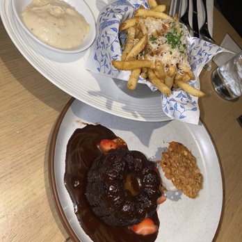 Earls Kitchen + Bar - Sticky dessert and truffle fries - Cocktail Bars Near Me - Plano, Texas