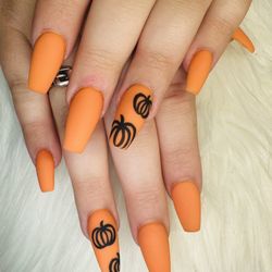 Nail Lounge
