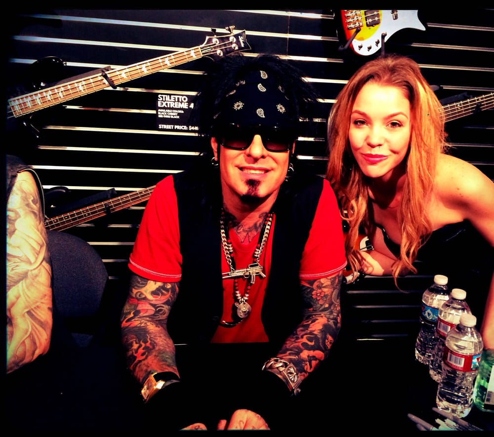 Leala Maureen Hairstylist Logo