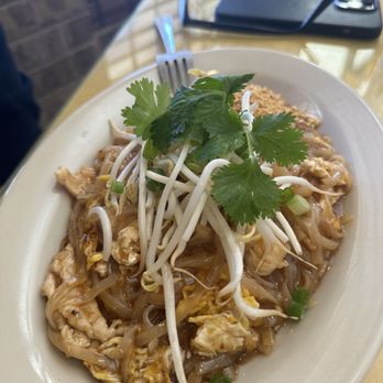 Lemongrass Thai Restaurant - Pad Thai - Thai Near Me - San Antonio, Texas