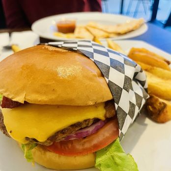 Sofia's Kitchen - Bacon Cheeseburger - Breakfast & Brunch Near Me - Studio City, California