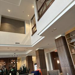 Drury Plaza Hotel Dallas Arlington - Lounge front desk and snack room