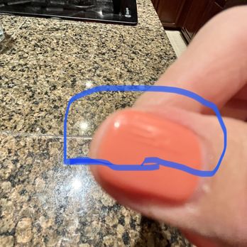 Sunflower Beauty Salon - Huge bump on the thumb that I noticed when I walked out of the salon - Nail Salons Near Me - Beaverton, Oregon