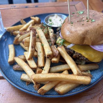 Pub BreWskey - Veggie burger and fries - Brewpubs Near Me - Montreal, Quebec