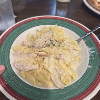 Milano Italian Restaurant - Chicken fettuccine Alfredo made with gluten-free noodles - Pizza Near Me - Georgetown, Kentucky Milano Italian Restaurant - Chicken fettuccine Alfredo made with gluten-free noodles - Pizza Near Me - Georgetown, Kentucky