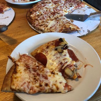 Cavoni’s Pizza and Grinders - Pizza Near Me - Battle Creek, Michigan