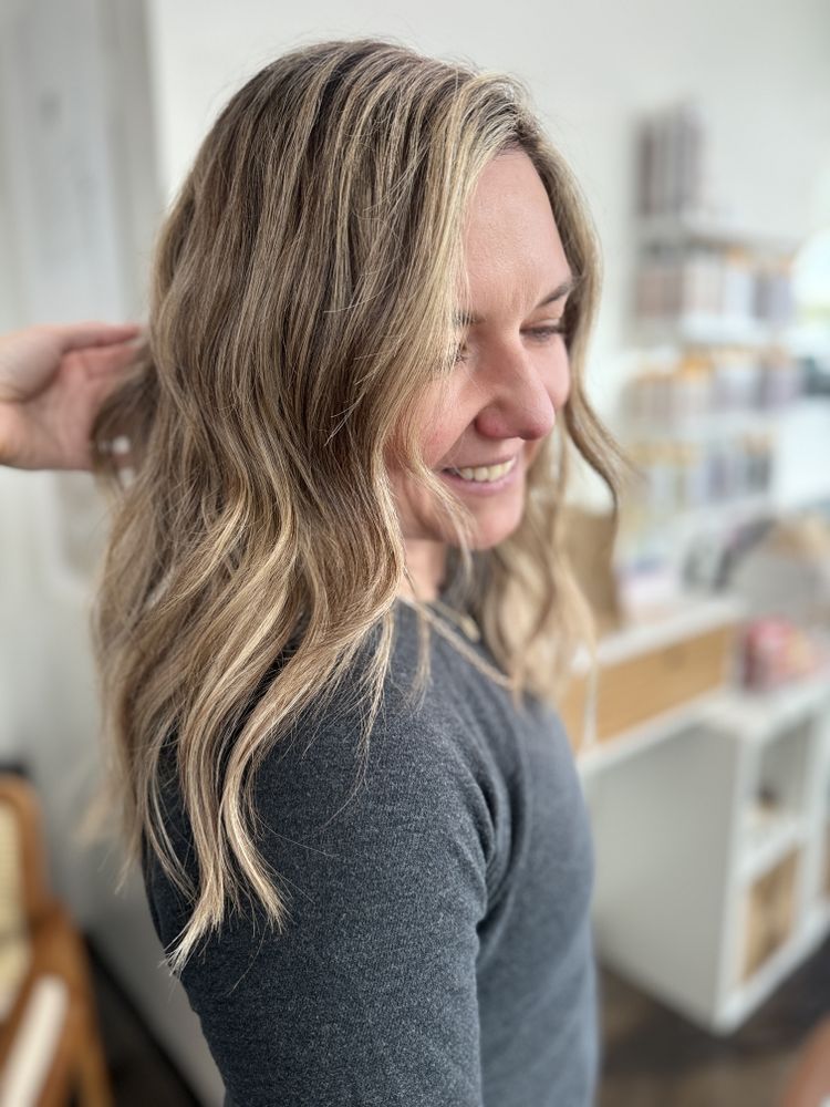 Leah Nakata Hair Logo