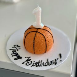 "Smash cake" via jumbo cupcakes
