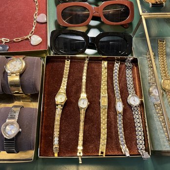 ARTISTS & FLEAS - Updated February 2026 - 282 Photos & 171 Reviews