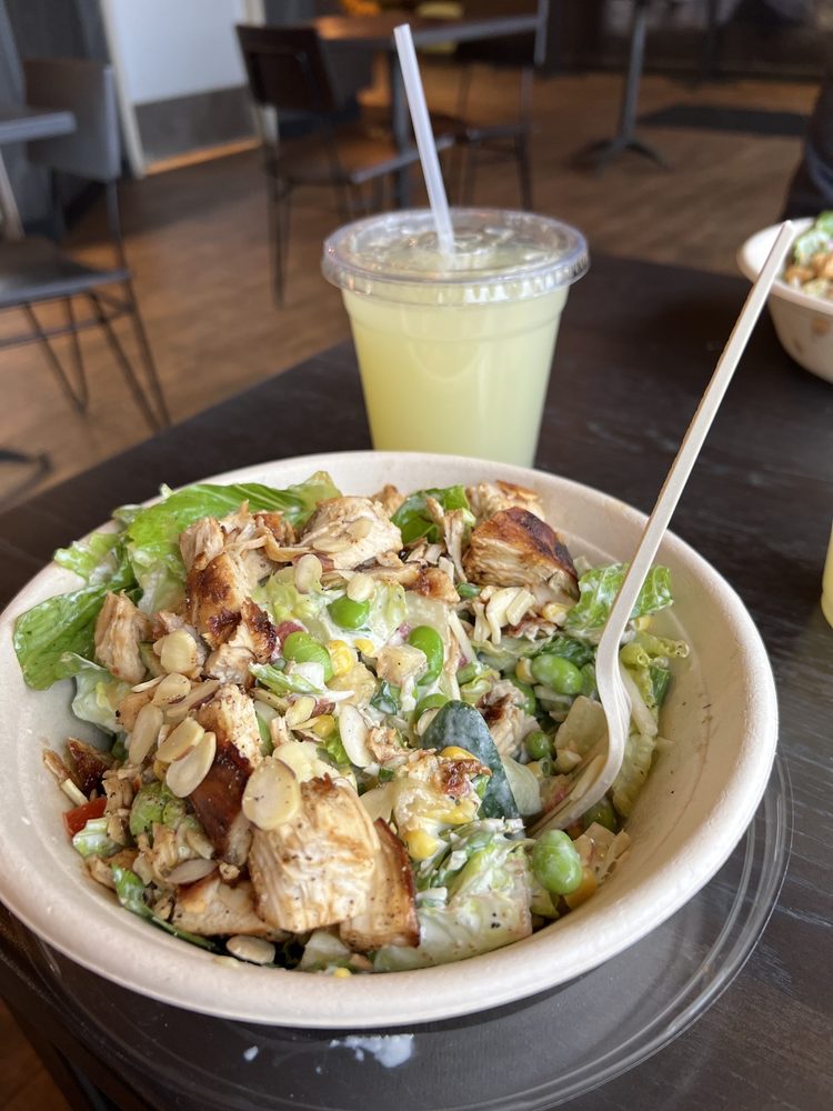 Corele Rife CoreLife Eatery | Restaurante Mexicano en Syracuse, NY | FAMER