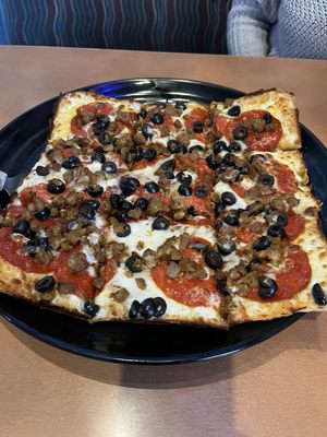 Boston's Pizza Restaurant & Sports Bar by null