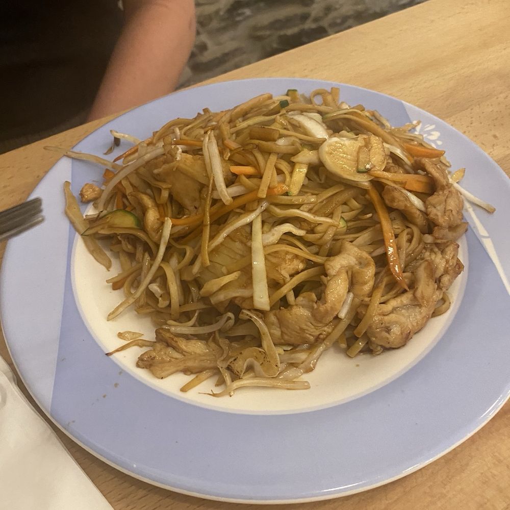 Tham Keong - Chicken lo mein - Chinese Near Me - Lauterbrunnen, BE Tham Keong - Chicken lo mein - Chinese Near Me - Lauterbrunnen, BE