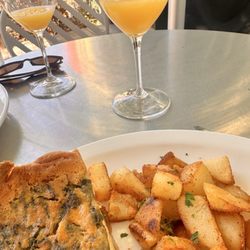 The Rocheport Winery - Quiche florentine and roasted potatoes