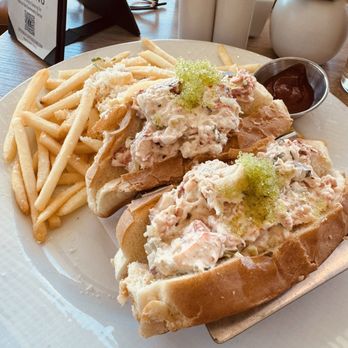 Lighthouse - Lobster Roll - Breakfast & Brunch Near Me - Newport Beach, California Lighthouse - Lobster Roll - Breakfast & Brunch Near Me - Newport Beach, California