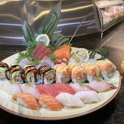 Jumbo Palace - Sushi shashi for 2