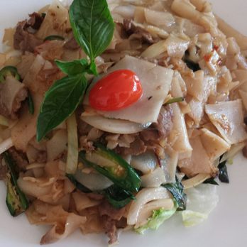 Le Thai Cuisine - Drunken noodles with beef - Thai Near Me - Lorton, Virginia