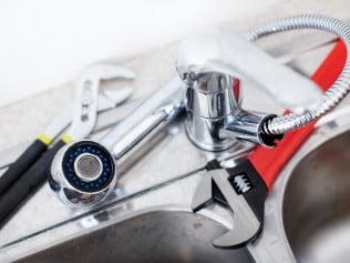 J & E Plumbing and Drain Logo
