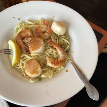 Foxy's Restaurant - Shrimp and scallop scampi - Italian Near Me - Fishers Landing, New York