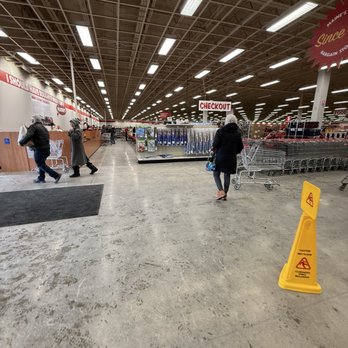 Marden’s - Entry/checkout - Discount Store Near Me - Bangor, Maine