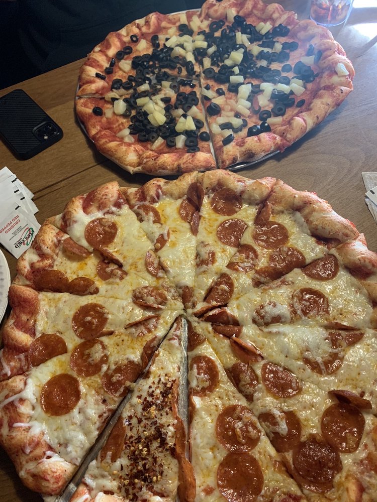 HOWIE AND SONS PIZZA 71 Photos & 160 Reviews 2430 S Mooney Blvd