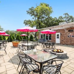 On Par Restaurant & Lounge