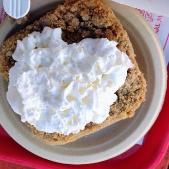 The Lobster Shack - Blueberry crumble pie wit whipped cream - Seafood Near Me - Cape Elizabeth, Maine