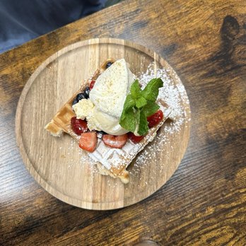 Waffle and Berry - Berries and Cream - Waffles Near Me - Honolulu, Hawaii