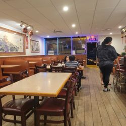 Otay Mandarin - Lots of room to sit down ane dine-in. It's cozy.