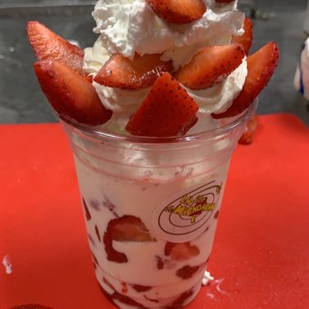 La Michoacana Natural - strawberries and whipped cream - Ice Cream & Frozen Yogurt Near Me - San Antonio, Texas La Michoacana Natural - strawberries and whipped cream - Ice Cream & Frozen Yogurt Near Me - San Antonio, Texas