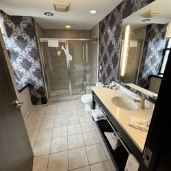 The Giacomo, Ascend Hotel Collection - Bathroom