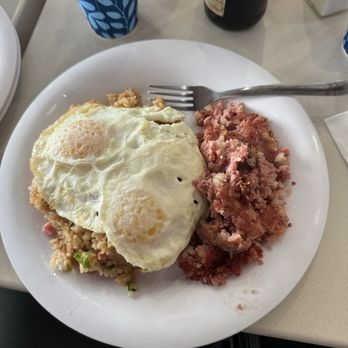 Pancakes & Waffles - Corn Corned Beef Hash with Over Easy Eggs and Fried rice - Breakfast & Brunch Near Me - Honolulu, Hawaii