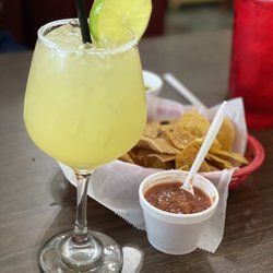 Taqueria Acapulco - Delicious top shelf margarita and chips and salsa!