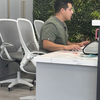 RapidDoc Urgent Care - Rude employee - Urgent Care Near Me - Los Angeles, California RapidDoc Urgent Care - Rude employee - Urgent Care Near Me - Los Angeles, California