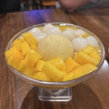 Sweet Mango Dessert & Cafe - #40 Glutinous Rice Balls in Mango Juice with Mango - Desserts Near Me - San Francisco, California Sweet Mango Dessert & Cafe - #40 Glutinous Rice Balls in Mango Juice with Mango - Desserts Near Me - San Francisco, California