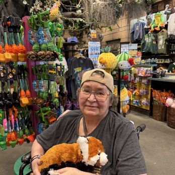 Rainforest Cafe - Gift shop - American Near Me - Atlantic City, New Jersey