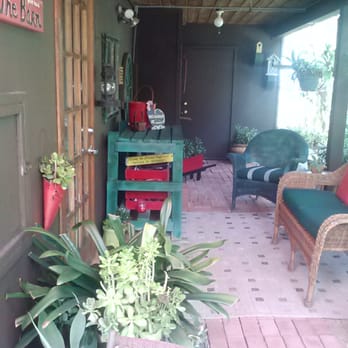 Rainbow Inn Guest House - The patio just outside the guest house - Guest Houses Near Me - Fallbrook, California