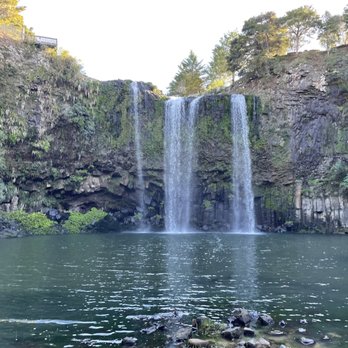 Whangarei Falls - From below - Landmarks & Historical Buildings Near Me