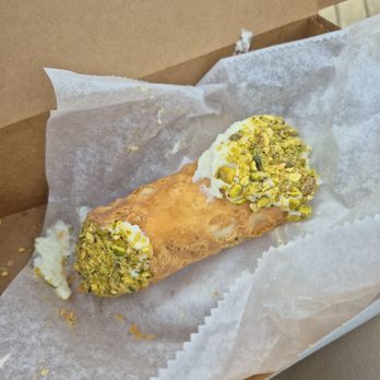 Mike's Pastry - Pistachio cannoli - Bakeries Near Me - Boston, Massachusetts Mike's Pastry - Pistachio cannoli - Bakeries Near Me - Boston, Massachusetts