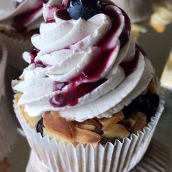 Mr. Cake Cologne - Mr. Cake Cologne- Blaubeere Mandel Royal Cup Cake