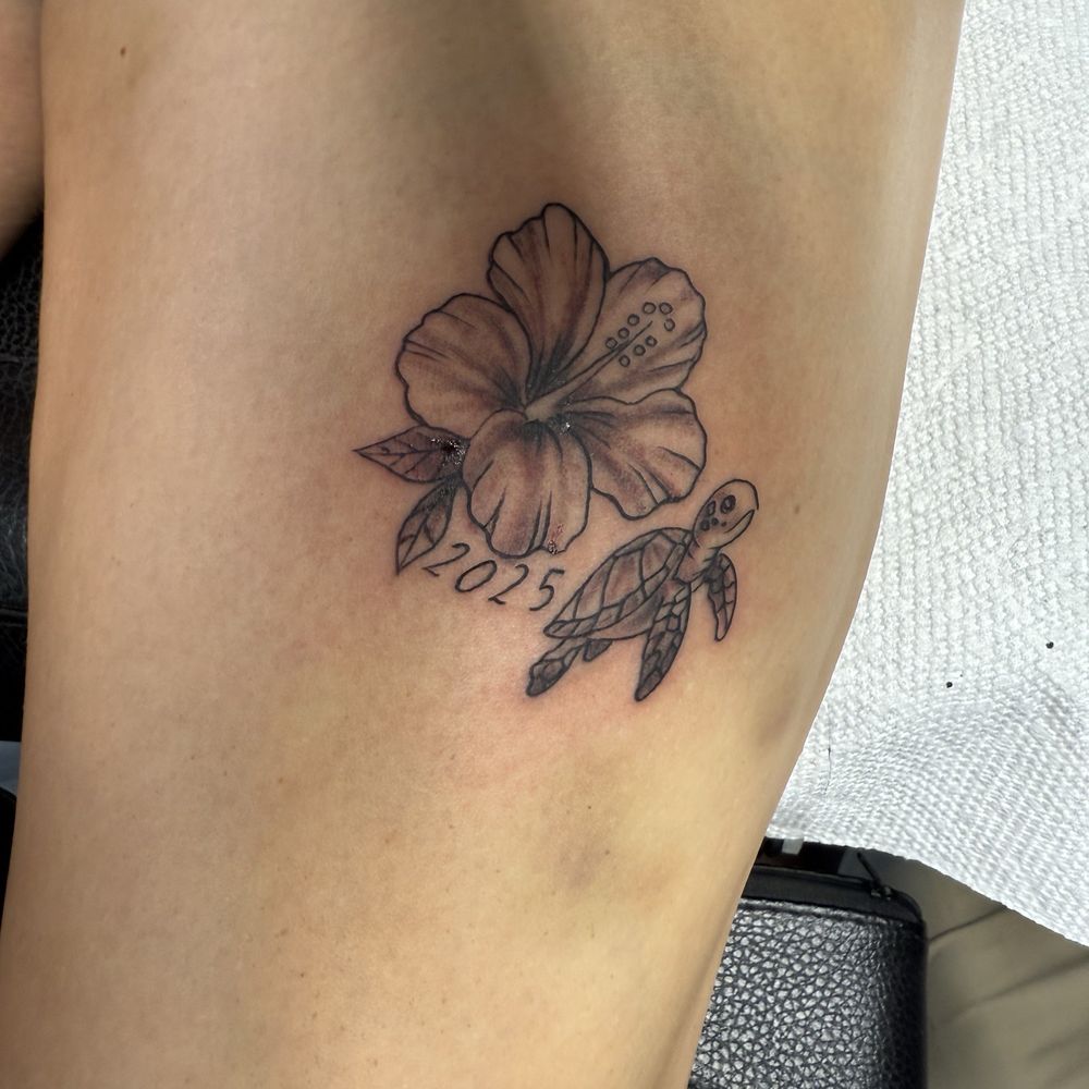 Aloha Moon Tattoo - Tattoo Near Me - Kapaʻa, Hawaii Aloha Moon Tattoo - Tattoo Near Me - Kapaʻa, Hawaii