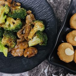 Saki Endless Sushi & Hibachi Eatery - Beef and Broccoli, Fried Scallop