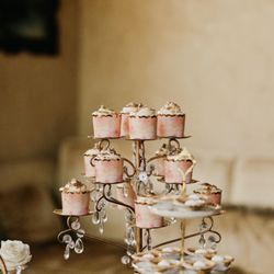 Michael Anthony Cakes - Vegan Cupcakes