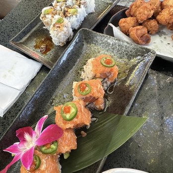 Sake House By Hikari - Salmón roll , 6. Eel and Avocado Roll, chicken - Japanese Near Me - Culver City, California Sake House By Hikari - Salmón roll , 6. Eel and Avocado Roll, chicken - Japanese Near Me - Culver City, California