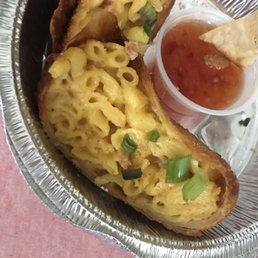 Lunch Mac-n-cheese Eggrolls