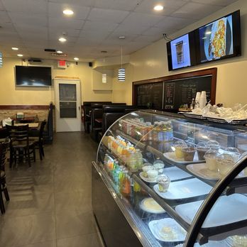 Brazucão Lanches - Reception area - Brazilian Near Me - Leominster, Massachusetts Brazucão Lanches - Reception area - Brazilian Near Me - Leominster, Massachusetts