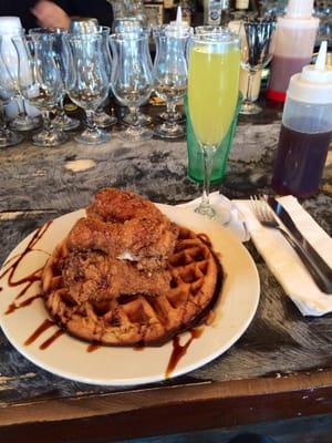 Horn's Eatery by null